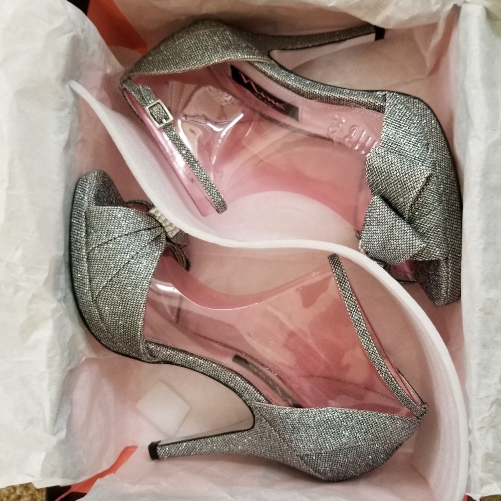 Silver Heels - image 4